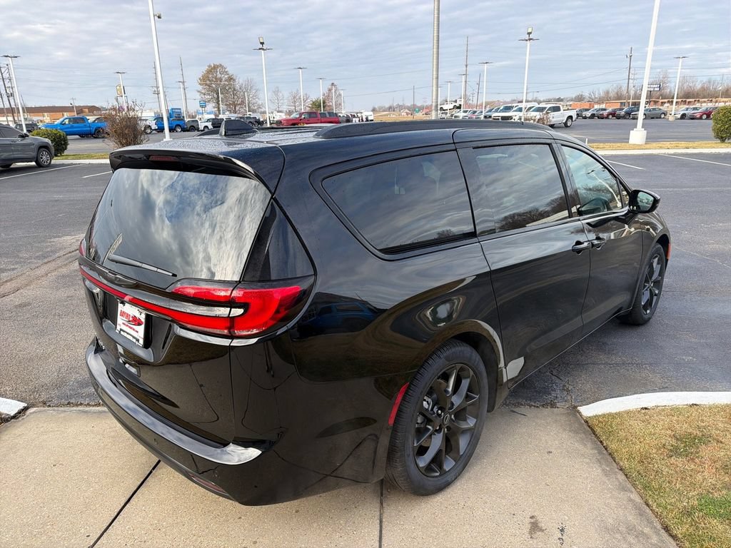 New 2026 Chrysler Pacifica Select w/ S Appearance Package FWD image 6