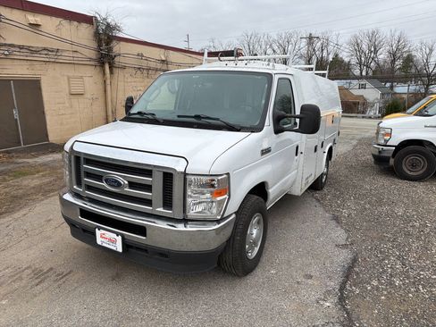 Used 2021 Ford E-350 and Econoline 350 Super Duty w/ Power Windows & Locks Group image 3