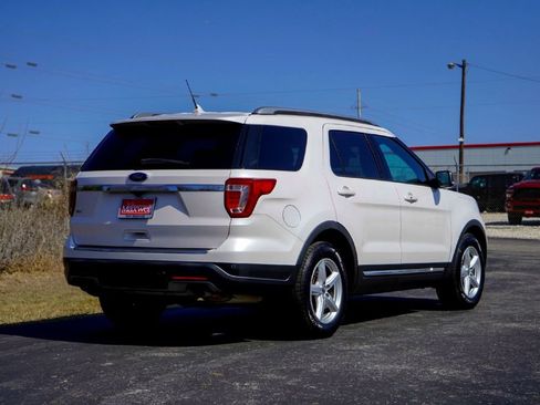 Used 2018 Ford Explorer XLT w/ Equipment Group 202A image 6
