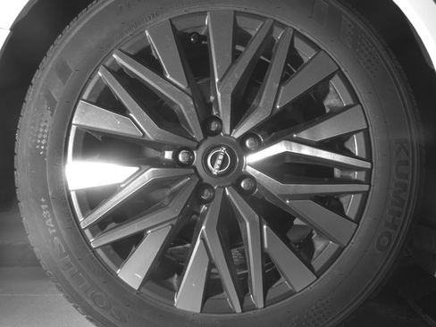 Used 2025 Nissan Altima 2.5 SV FWD image 15