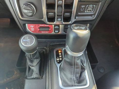Used 2024 Jeep Wrangler Unlimited Rubicon w/ Technology Group AWD/4WD image 21