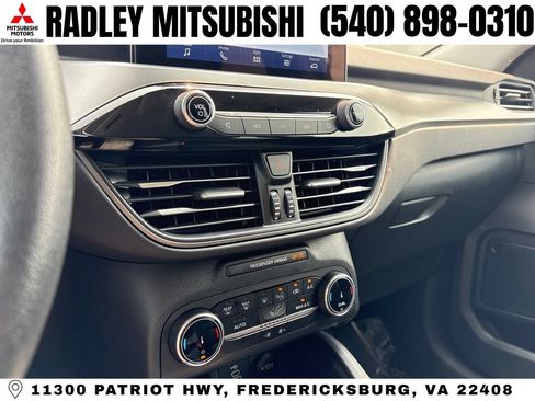 Used 2025 Ford Escape Active AWD/4WD image 9