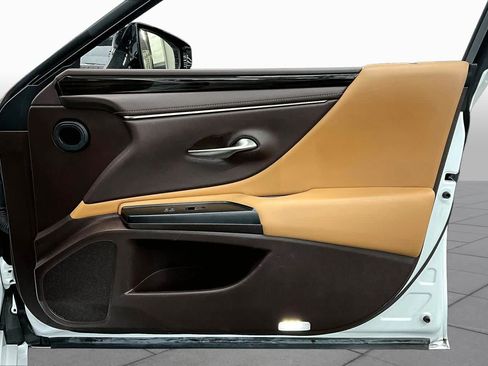 Used 2019 Lexus ES 300h w/ Premium Package FWD image 22