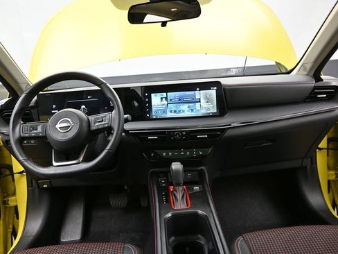 Used 2025 Nissan Kicks SR w/ SR Premium Package FWD image 33