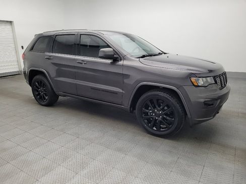 Used 2018 Jeep Grand Cherokee Altitude image 11