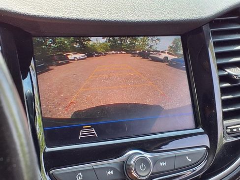Used 2020 Chevrolet Trax LT w/ LT Convenience Package image 18