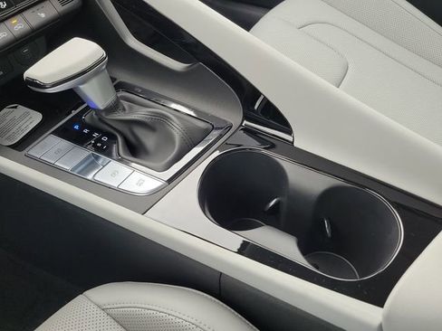 New 2026 Hyundai Elantra Limited FWD image 14