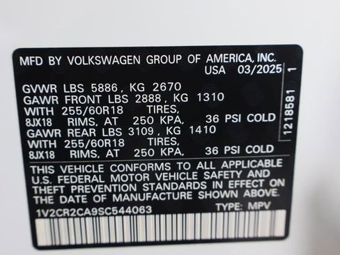 Used 2025 Volkswagen Atlas Peak Edition SE AWD/4WD image 25