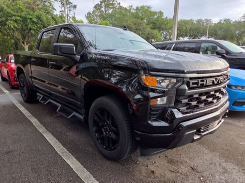 Used 2023 Chevrolet Silverado 1500 Custom RWD image 2