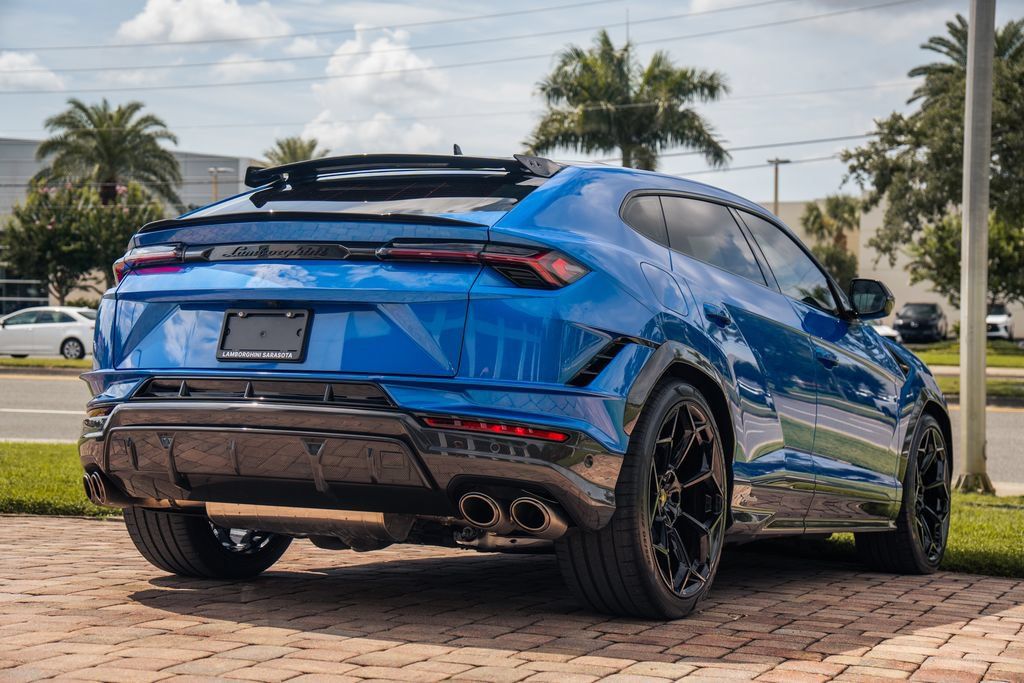 Used 2024 Lamborghini Urus Performante AWD/4WD image 5