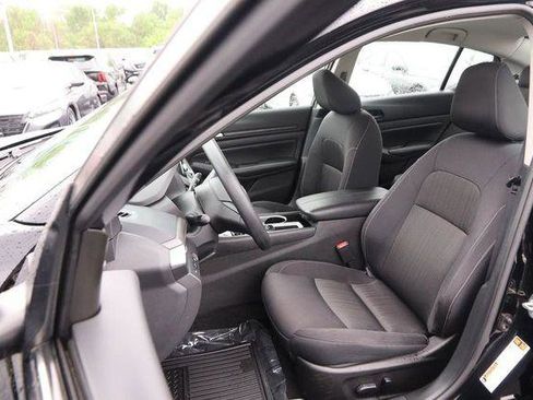 Used 2024 Nissan Altima 2.5 SV image 8