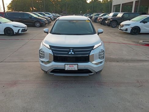 Used 2025 Mitsubishi Outlander SE image 4