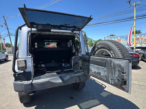 Used 2014 Jeep Wrangler Unlimited Rubicon w/ Connectivity Group AWD/4WD image 15