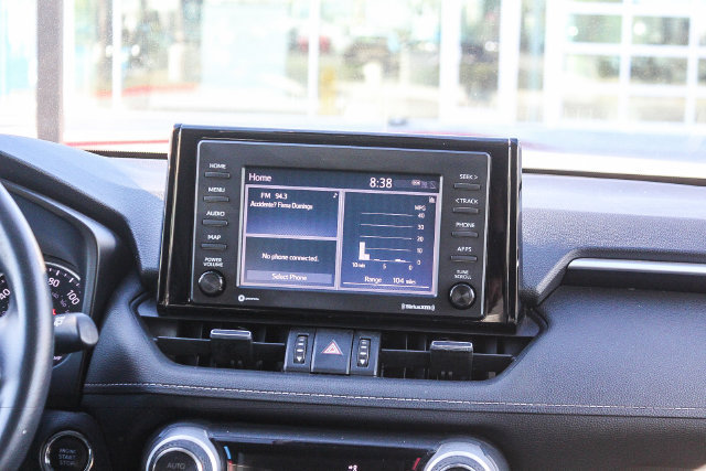 Used 2020 Toyota RAV4 XLE Premium w/ Carpet Mat Package FWD image 18