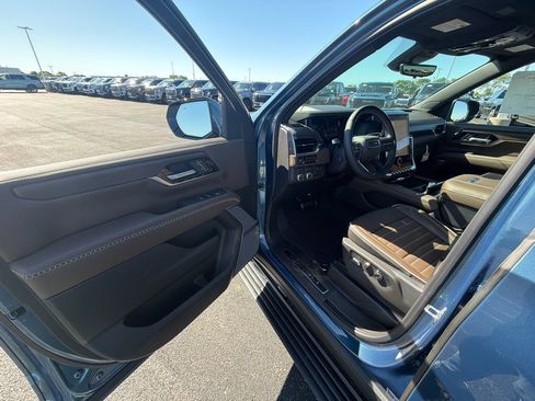 New 2026 GMC Yukon Denali Ultimate AWD/4WD image 16
