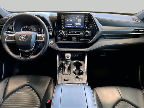 Used 2022 Toyota Highlander XSE FWD image 15