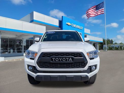 Used 2022 Toyota Tacoma SR5 w/ Technology Package image 2