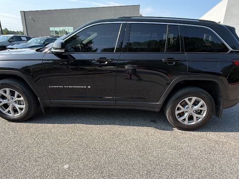 Used 2022 Jeep Grand Cherokee Limited w/ Luxury Tech Group II RWD image 11