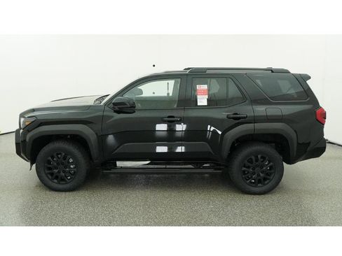 New 2026 Toyota 4Runner SR5 AWD/4WD image 3