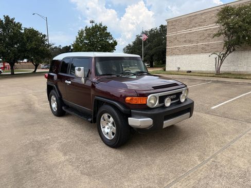 Used 2007 Toyota FJ Cruiser 2WD image 2