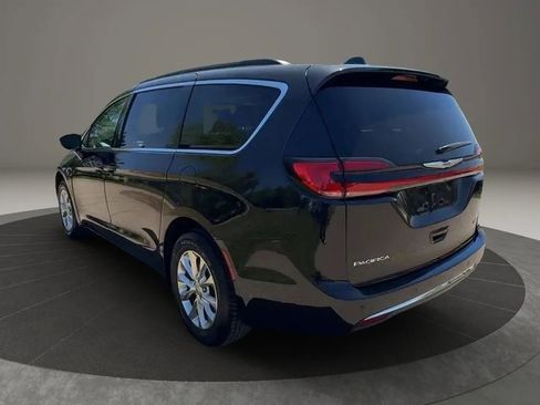 Used 2022 Chrysler Pacifica Touring-L AWD/4WD image 5