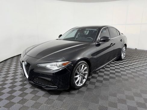 Used 2017 Alfa Romeo Giulia image 2