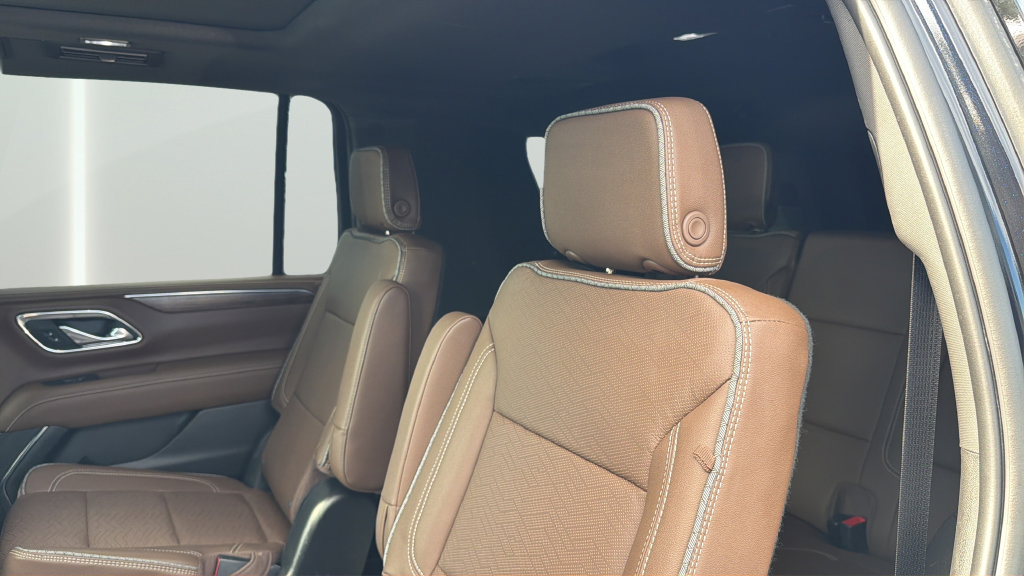 Used 2023 Chevrolet Suburban High Country w/ LPO, Illumination Package AWD/4WD image 26