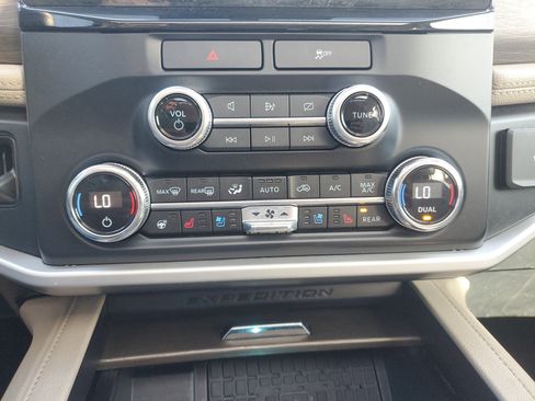 Used 2022 Ford Expedition Max Limited image 25