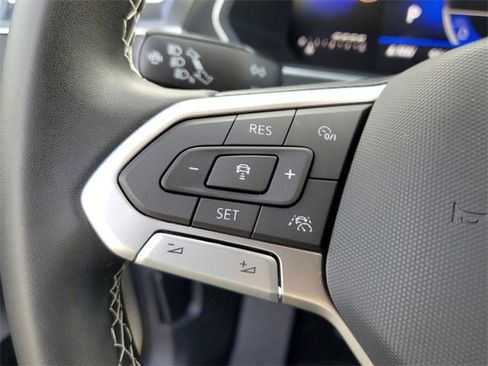 Used 2023 Volkswagen Tiguan SE w/ Panoramic Sunroof Package image 27