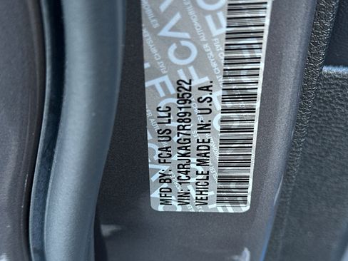 Used 2024 Jeep Grand Cherokee L Laredo image 31