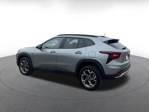 Used 2025 Chevrolet Trax LT image 10