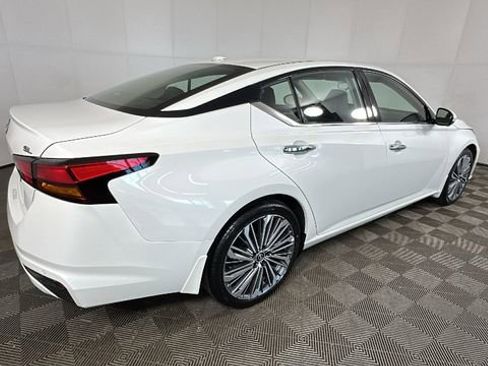 Certified 2025 Nissan Altima 2.5 SL FWD image 3