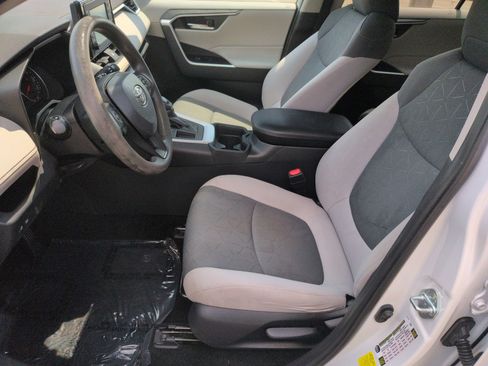 Used 2019 Toyota RAV4 XLE FWD image 16