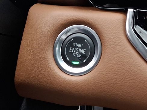 Used 2024 GMC Canyon AT4 image 24