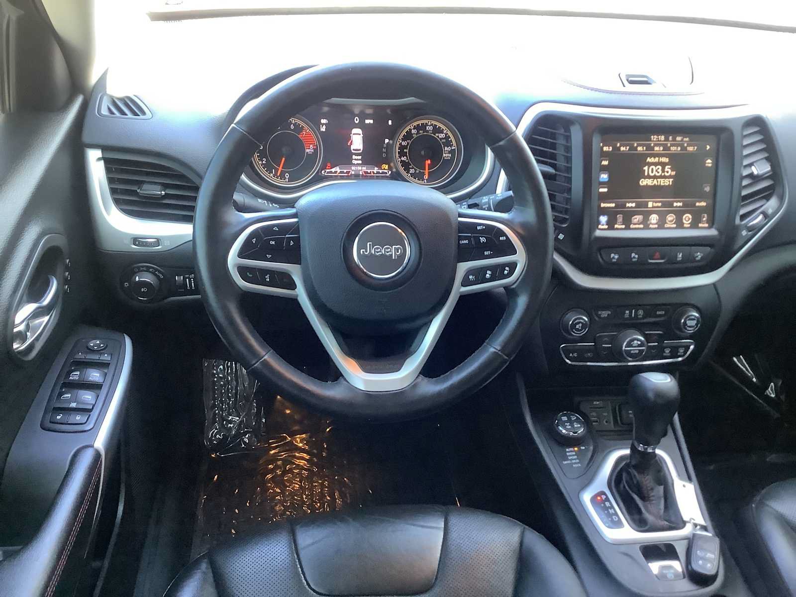 Used 2017 Jeep Cherokee Trailhawk AWD/4WD image 10