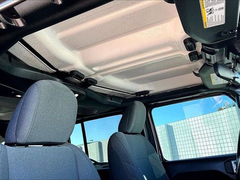 Used 2024 Jeep Wrangler Unlimited image 14