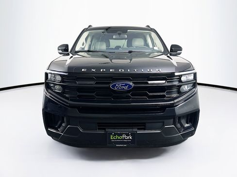 Used 2025 Ford Expedition Active AWD/4WD image 2