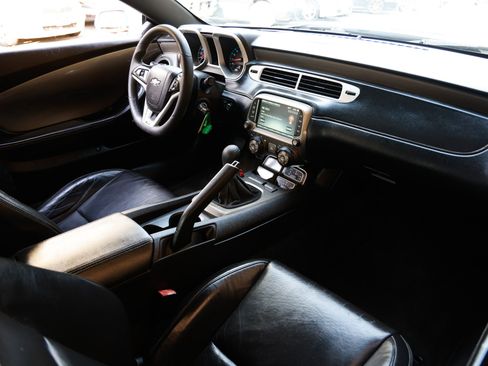 Used 2015 Chevrolet Camaro SS w/ SS Performance Package image 21