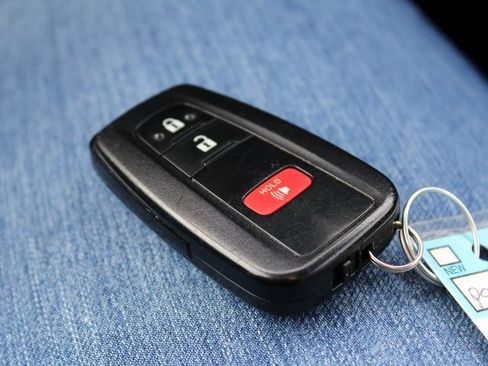 Used 2022 Toyota 4Runner TRD Off-Road Premium image 26