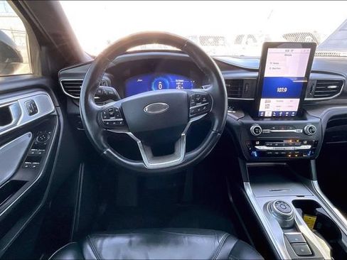 Used 2020 Ford Explorer Platinum w/ Premium Technology Package AWD/4WD image 5