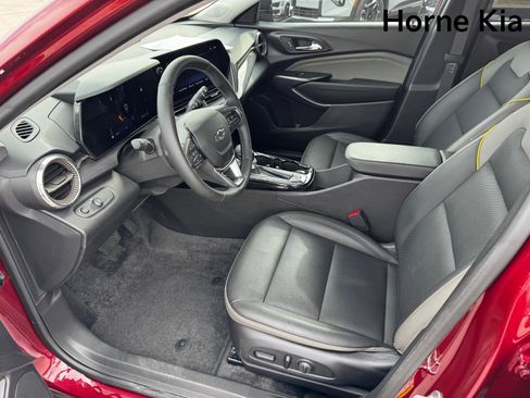 Used 2024 Chevrolet Trax ACTIV w/ Sunroof Package image 9