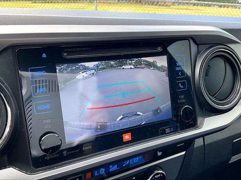 Used 2017 Toyota Tacoma Limited RWD image 23