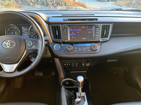Used 2016 Toyota RAV4 Limited image 27