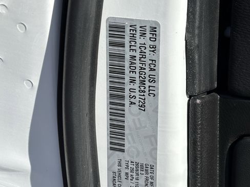 Used 2021 Jeep Grand Cherokee Laredo image 31