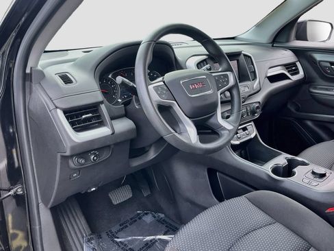 Used 2024 GMC Terrain SLE w/ Driver Convenience Package FWD image 9