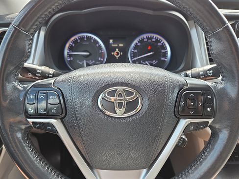 Used 2018 Toyota Highlander XLE FWD image 24