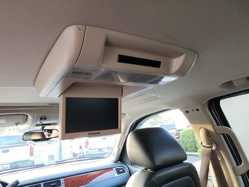 Used 2013 Chevrolet Avalanche LT image 26