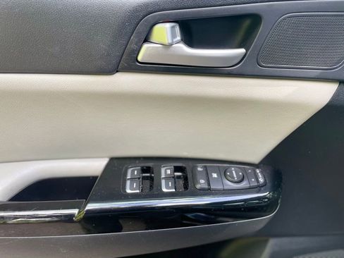 Used 2019 Kia Sportage EX w/ EX Sport Appearance Package AWD/4WD image 9