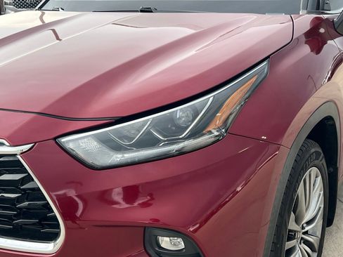 Used 2021 Toyota Highlander Platinum image 4