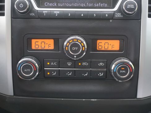 Used 2015 Nissan Frontier SV w/ SV Value Truck Package AWD/4WD image 11